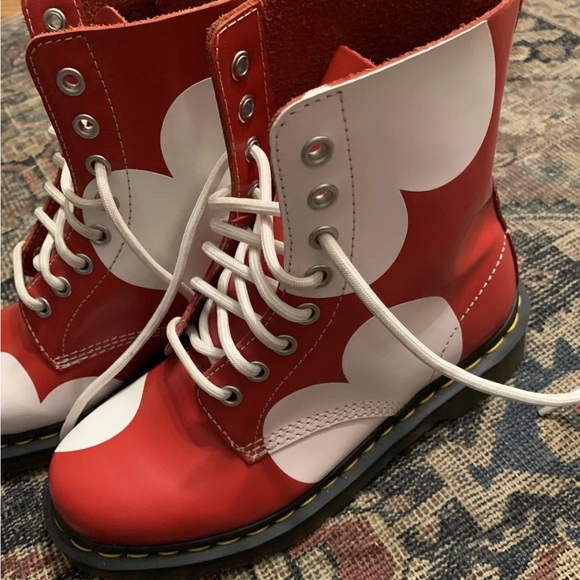 Dr Martens pascal heart valentine’s day exclusive - Picture 1 of 4